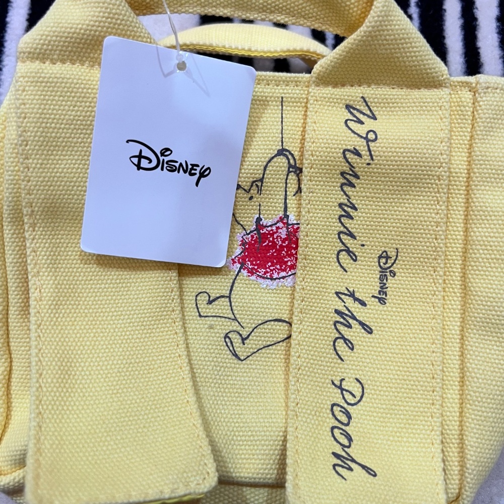 Disney - Winnie The Pooh Hanging By The String Mini Tote 7in x 6in - Picture 7 of 7